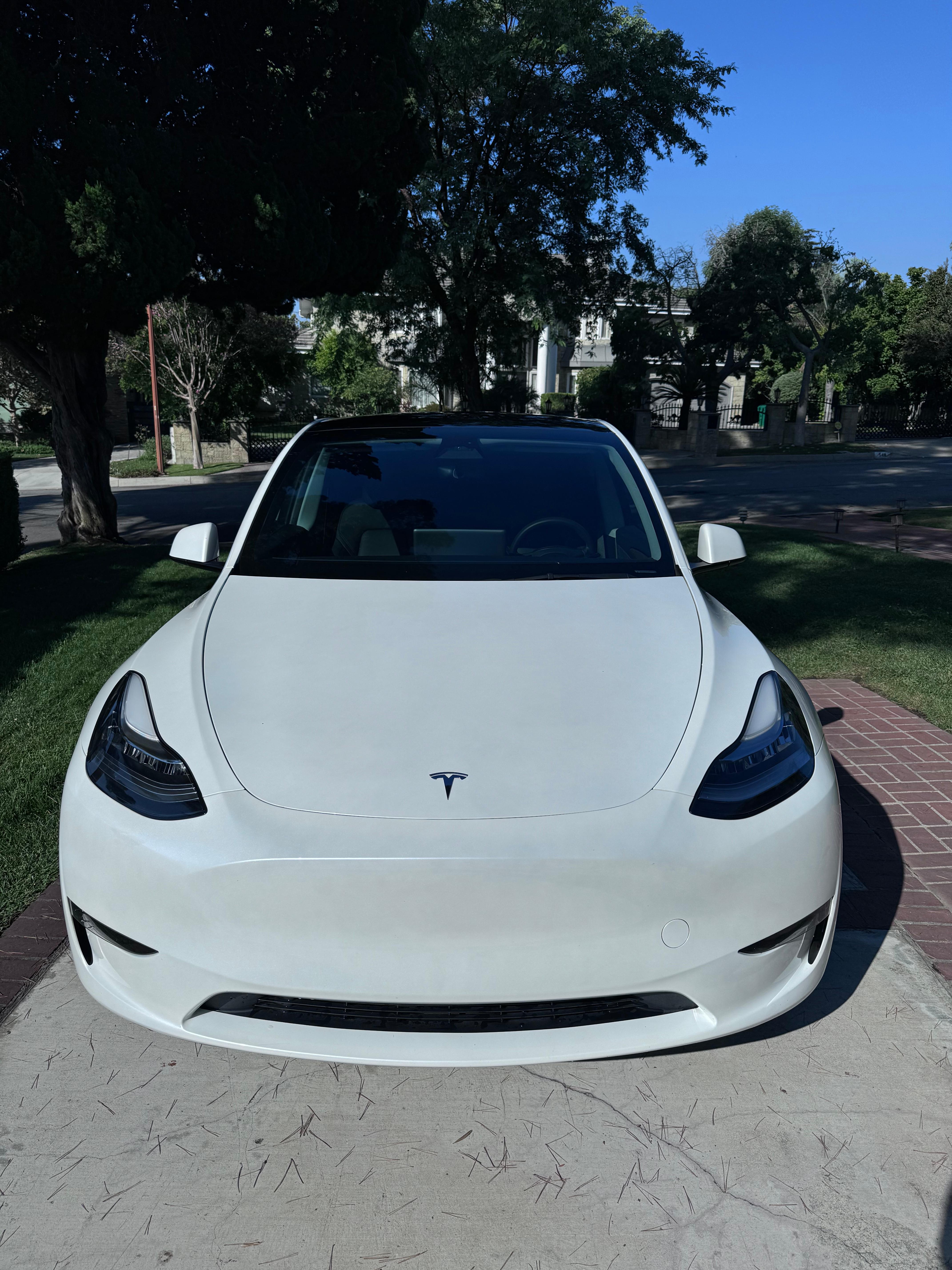 Tesla Model Y 2023 in Ontario, CA