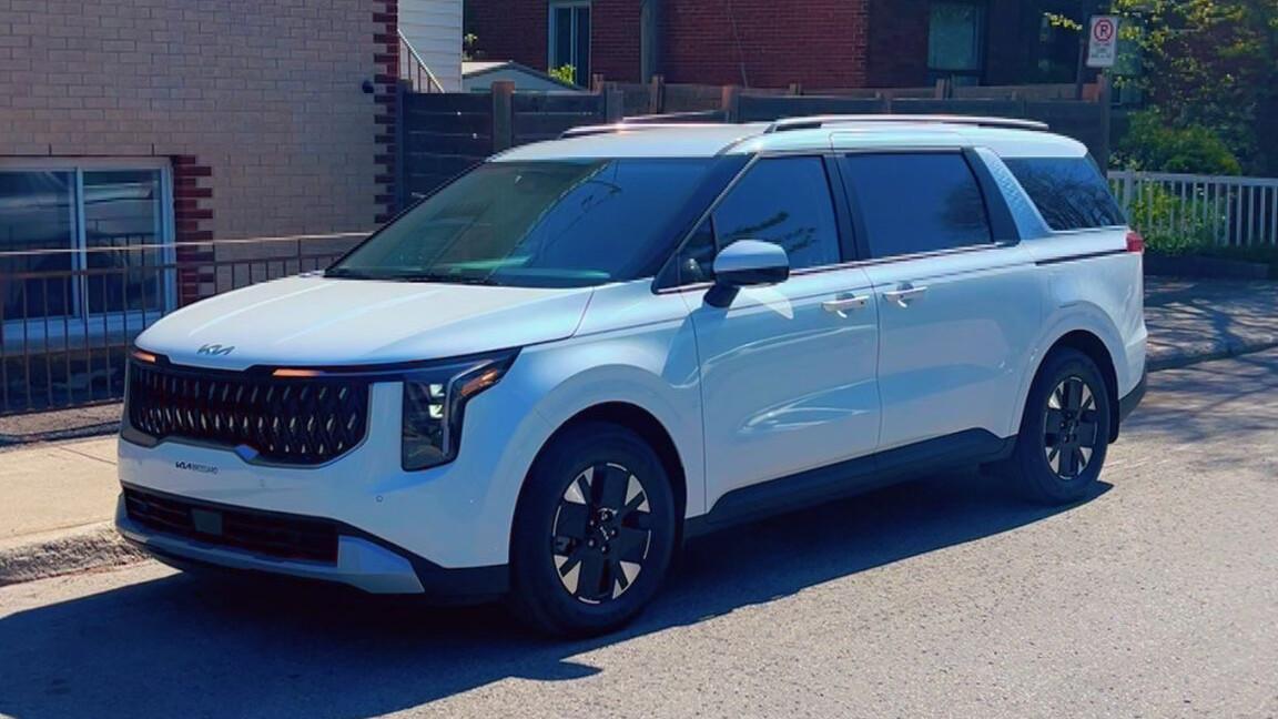 Kia Carnival Hybrid 2025 in Montréal, QC
