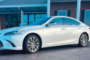 Lexus ES car