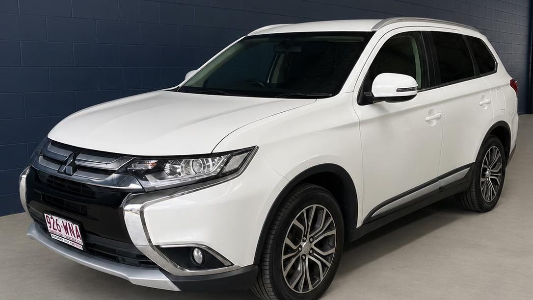 Mitsubishi OUTLANDER 2016 in Burleigh Heads