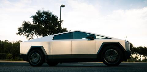 Tesla Cybertruck 2025