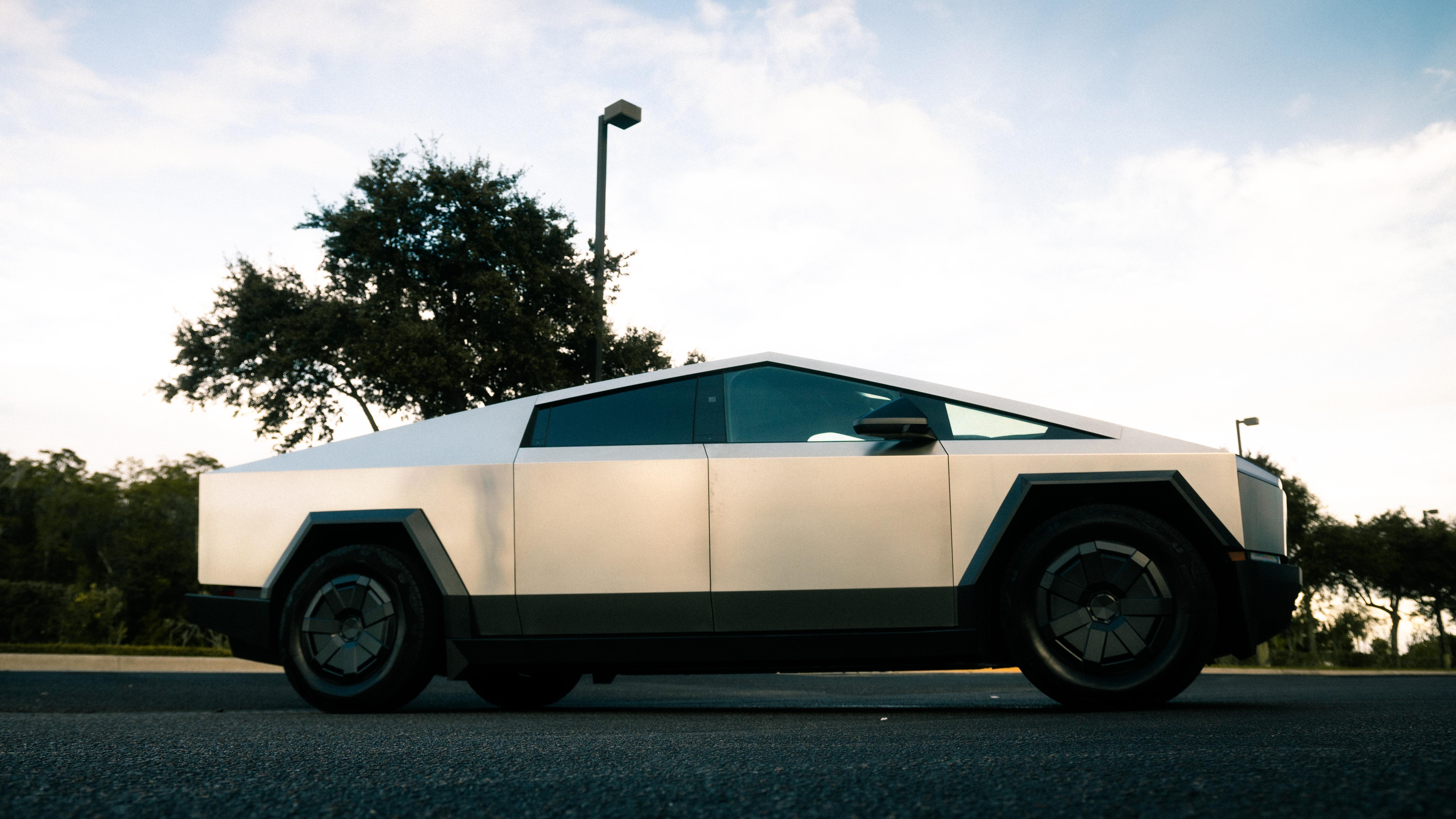 Tesla Cybertruck 2025 in 