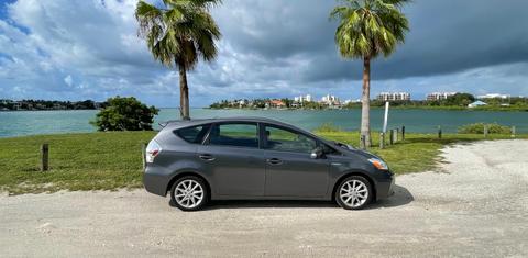 Toyota Prius v 2012