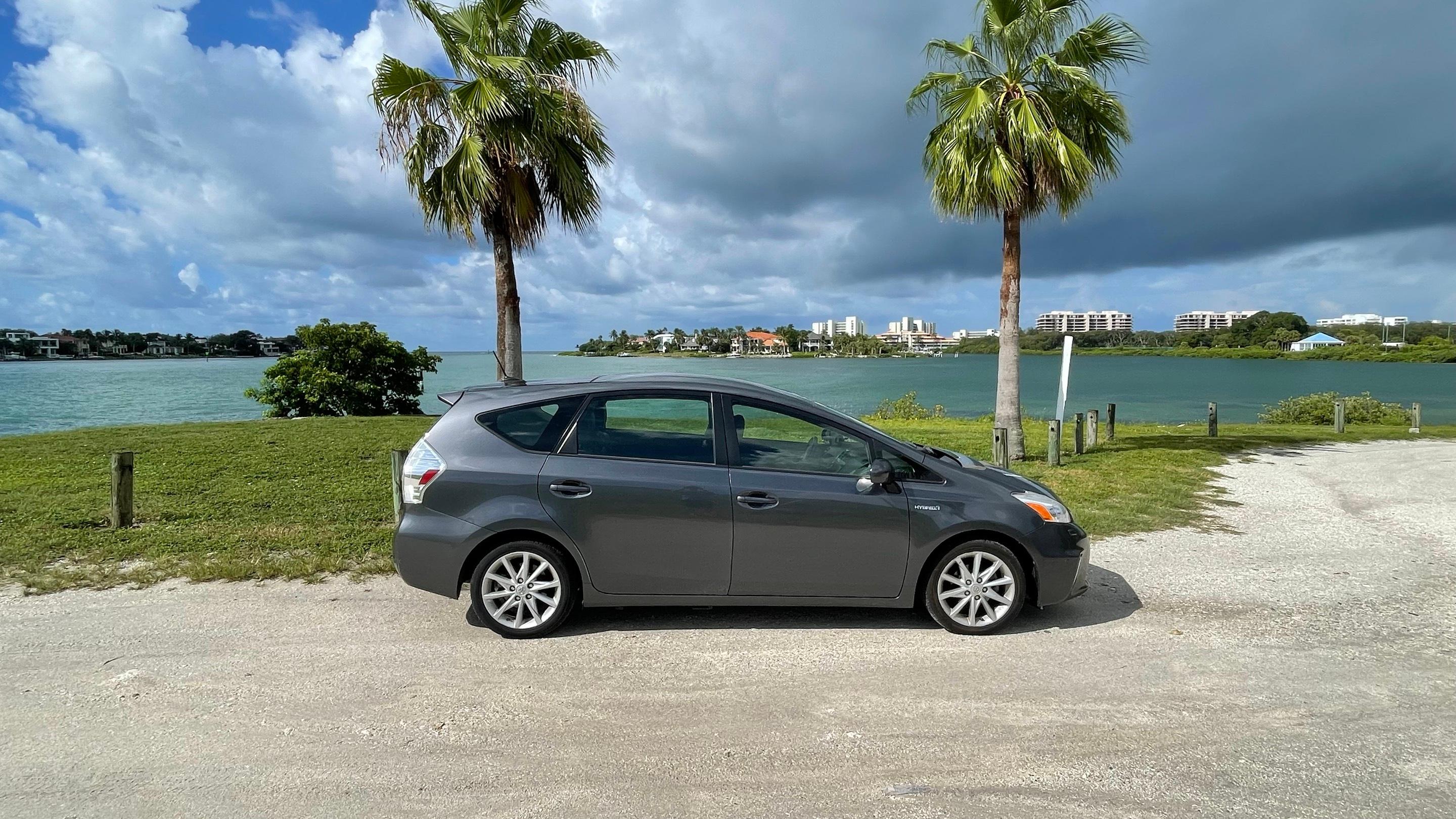 Toyota Prius v 2012 in Sarasota, FL