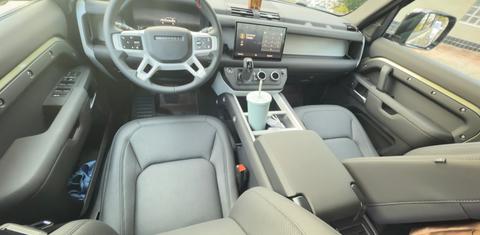 Land Rover Defender 2025
