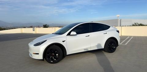 Tesla Model Y 2024