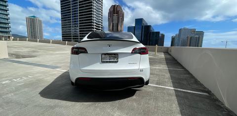 Tesla Model Y 2024