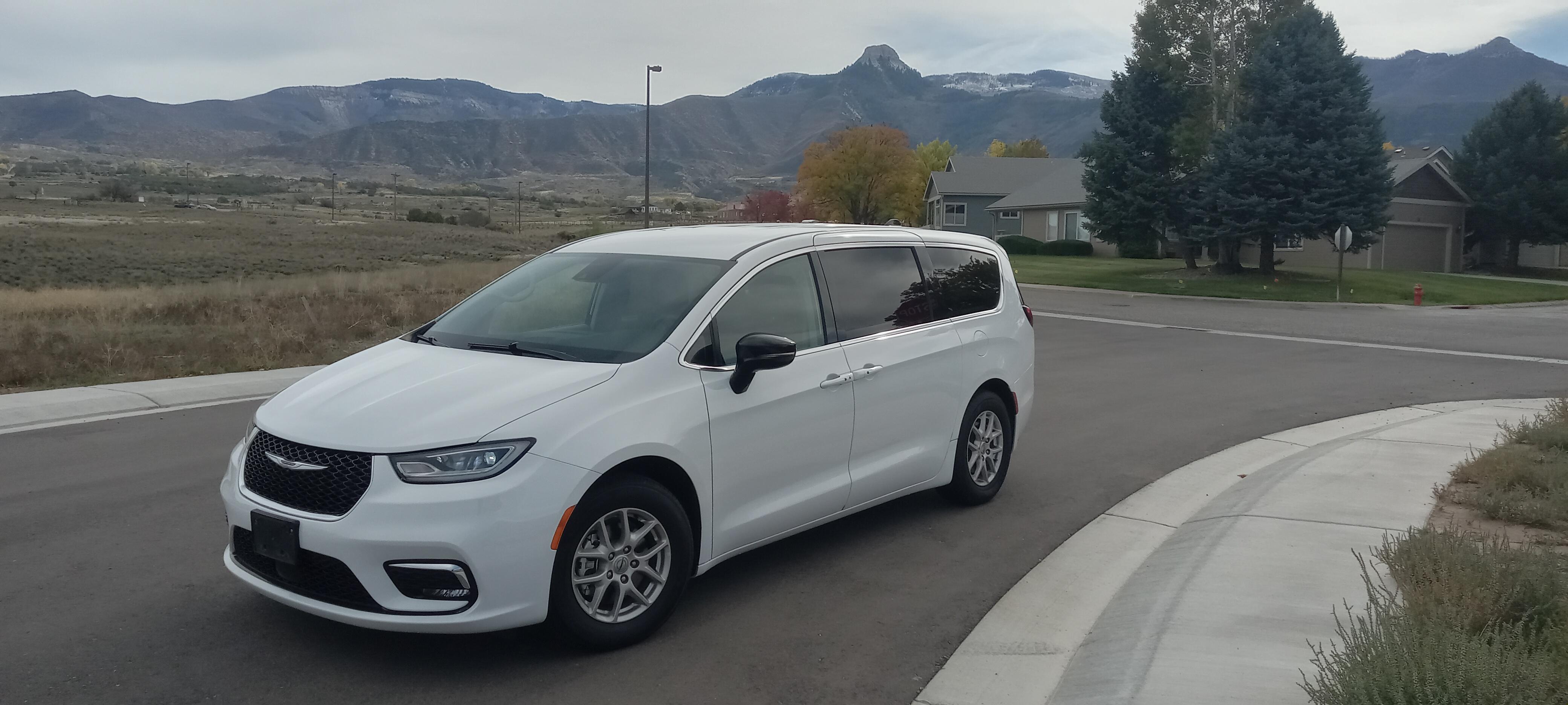 Chrysler Pacifica 2024 in Battlement Mesa, CO