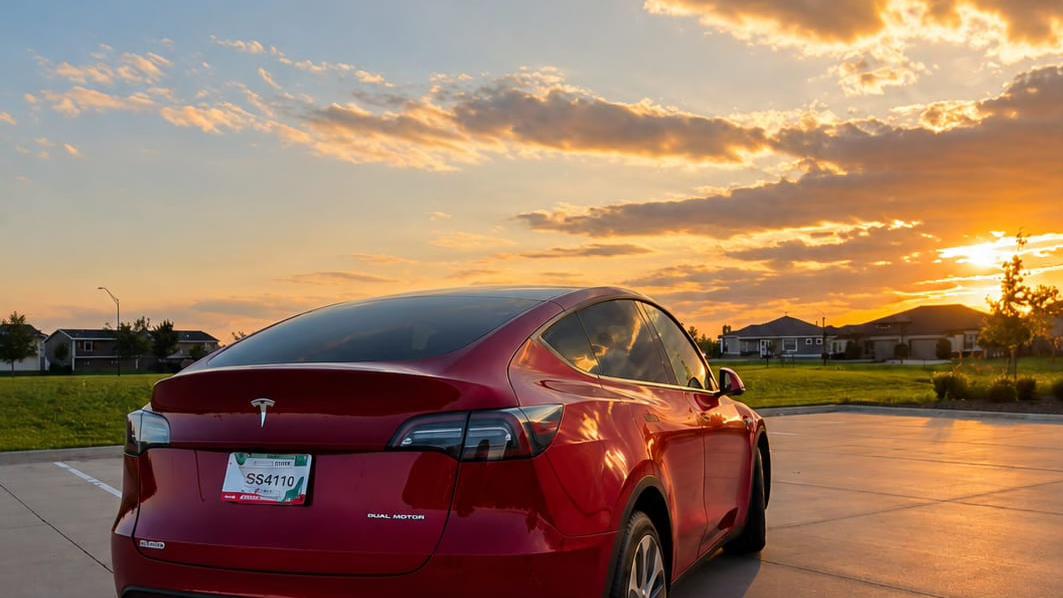 Tesla Model Y 2021 in West Des Moines, IA
