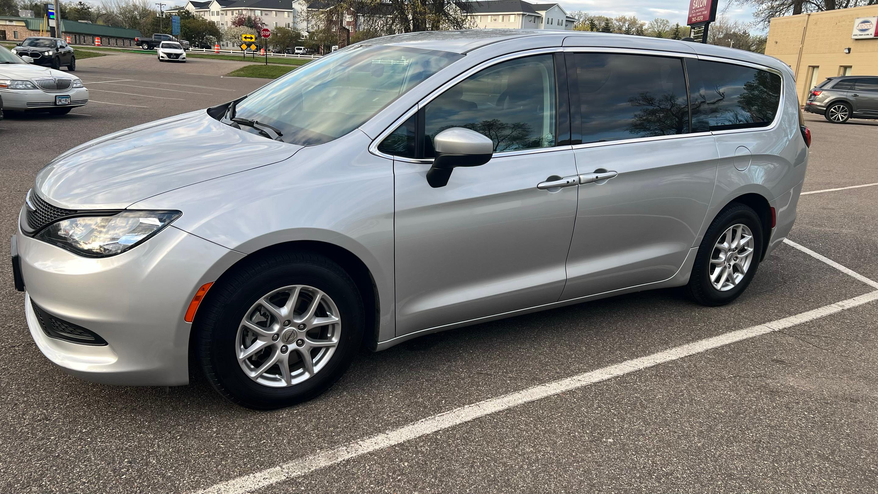 Chrysler Voyager 2023 in Saint Paul, MN