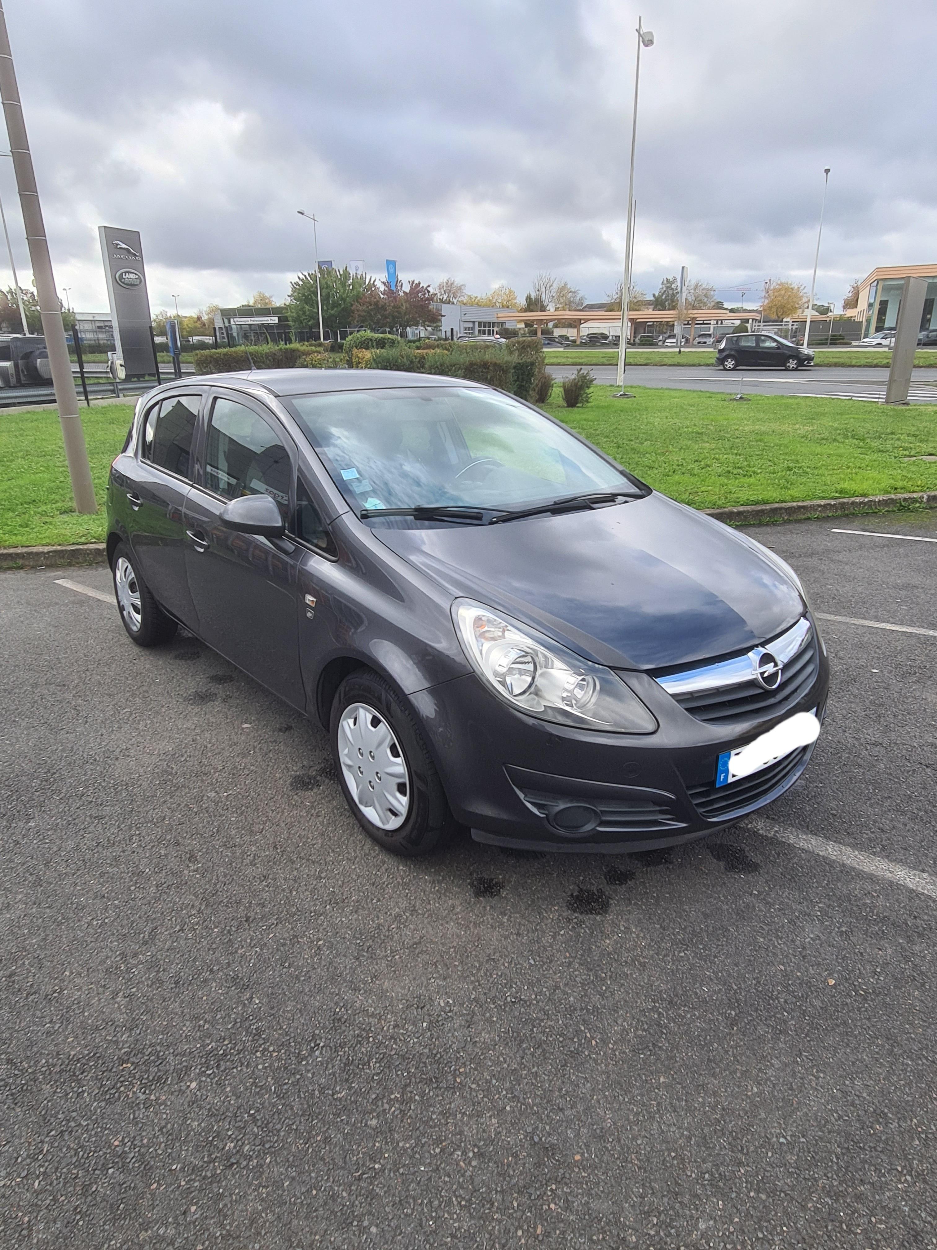 Opel CORSA 2010 à Tours