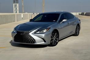 Lexus ES car