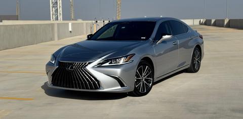 Lexus ES 2025