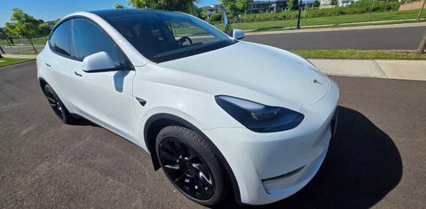 Tesla Model Y 2024
