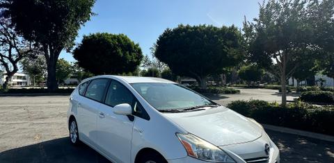 Toyota Prius v 2013