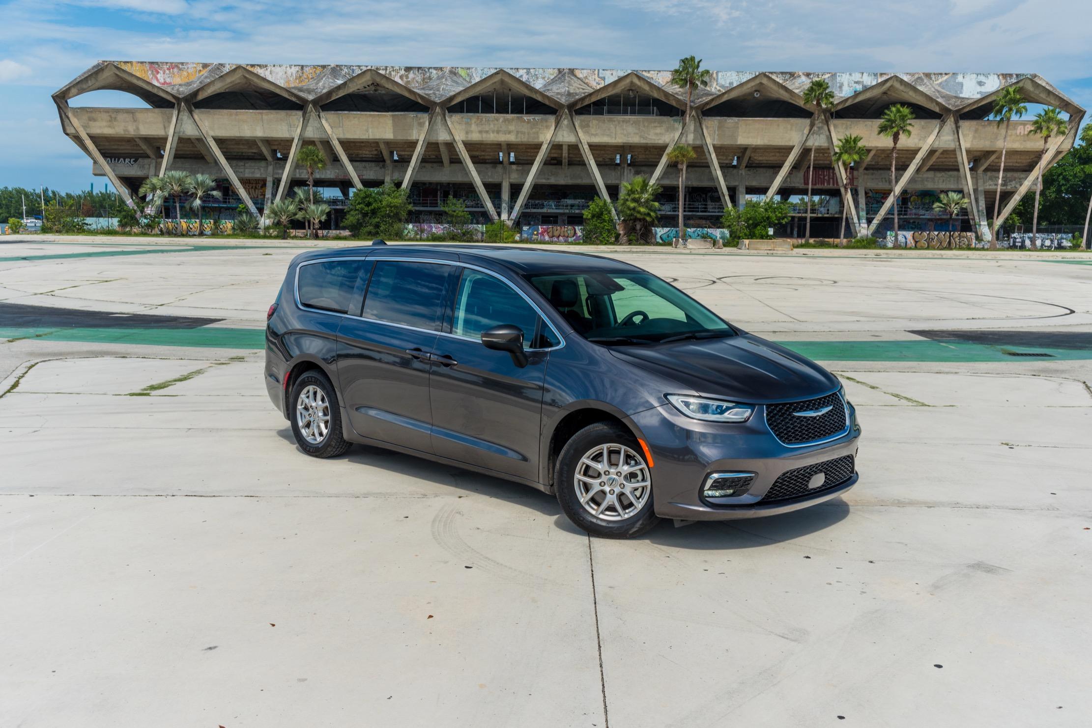 Chrysler Pacifica 2023 in Orlando, FL