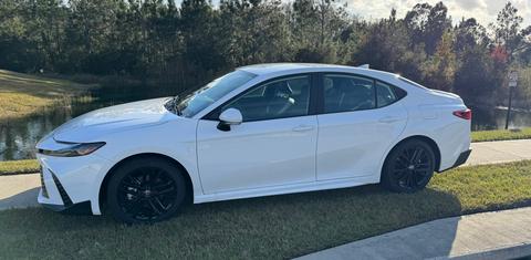 Toyota Camry Hybrid 2026