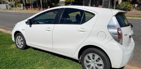 Toyota PRIUS-C 2013