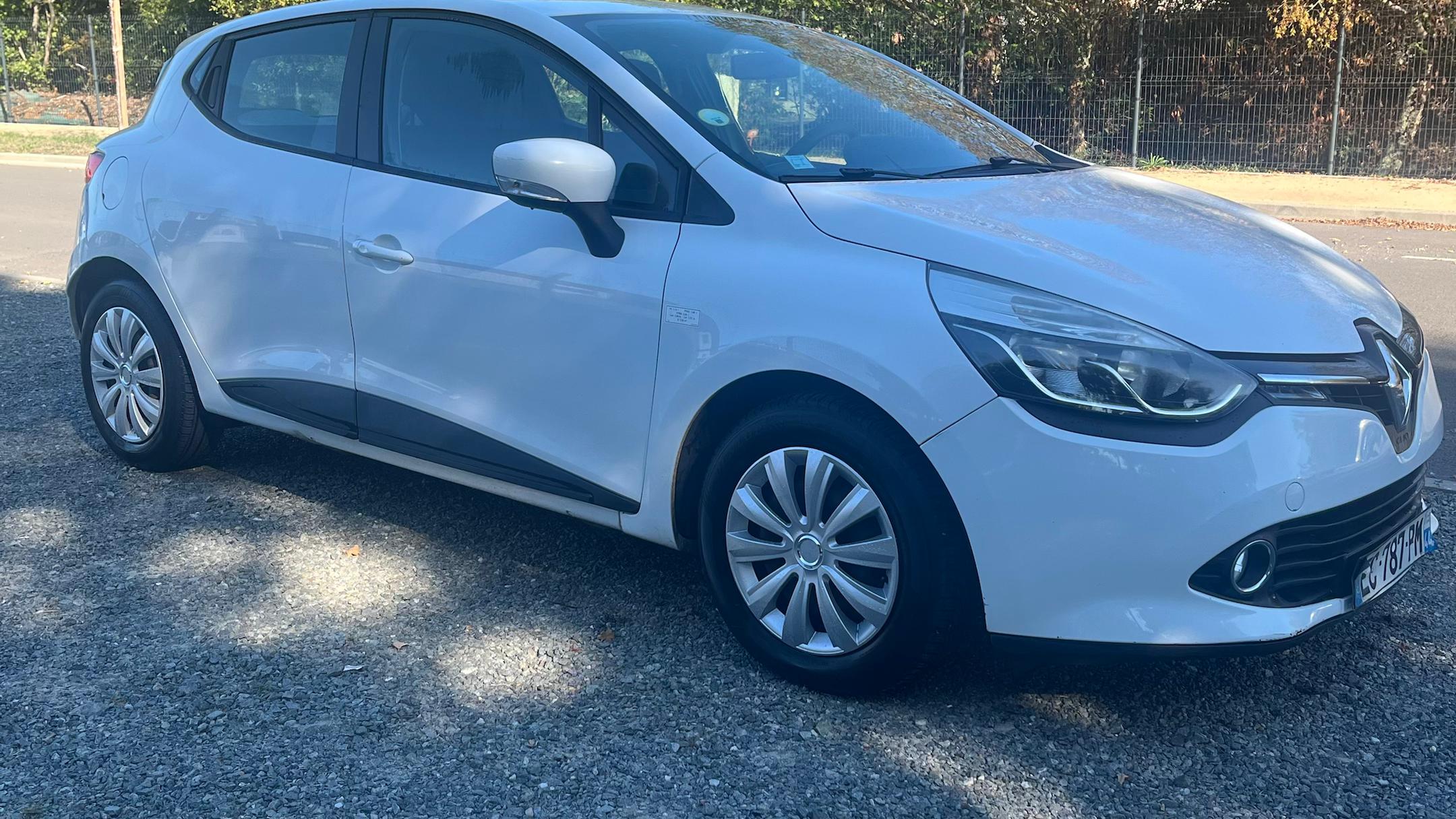 Renault CLIO IV SOCIETE 2016 in Nantes