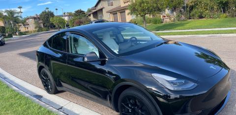 Tesla Model Y 2024