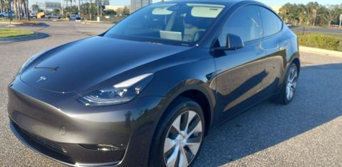 Tesla Model Y 2024