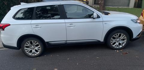 Mitsubishi OUTLANDER 2019