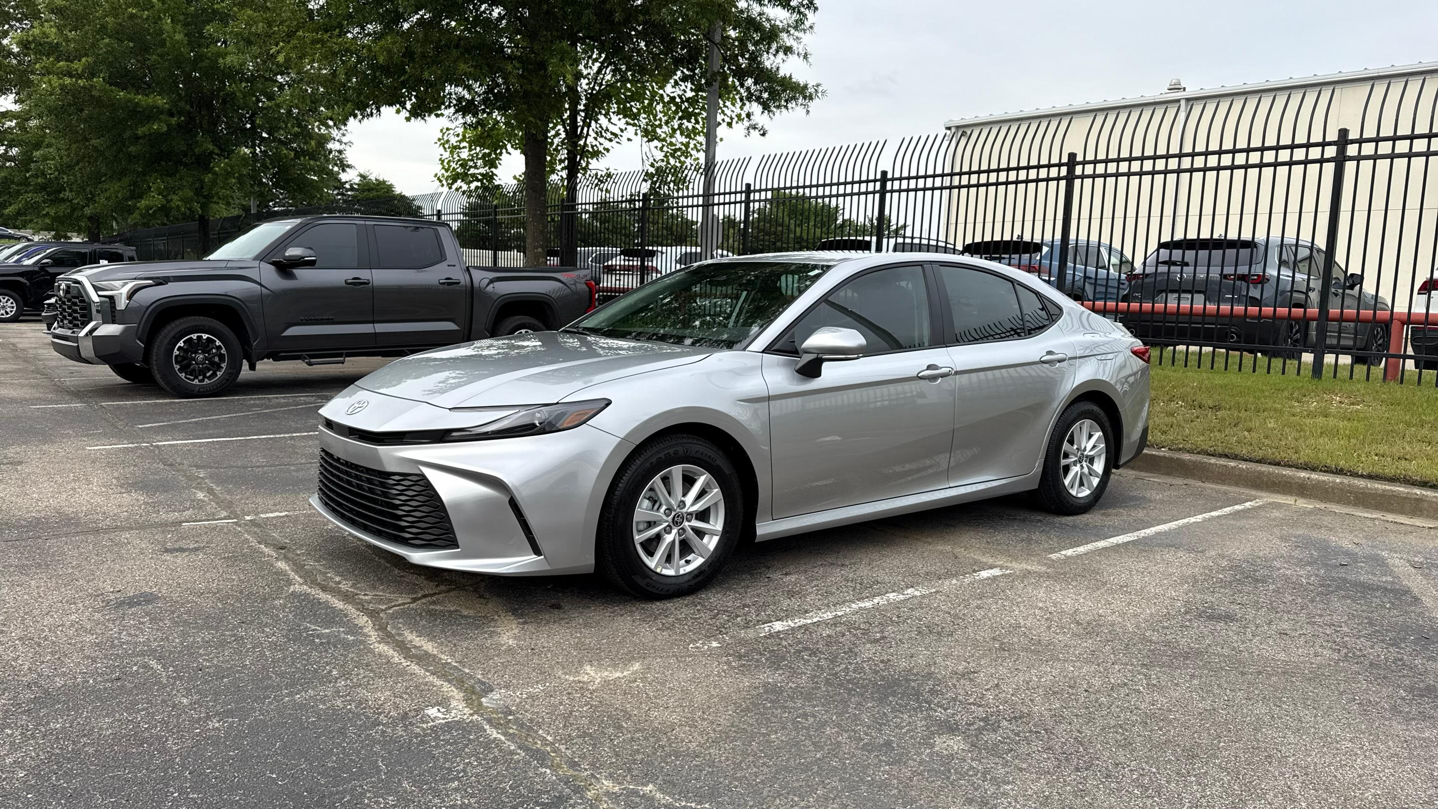 Toyota Camry Hybrid 2025 in Memphis, TN