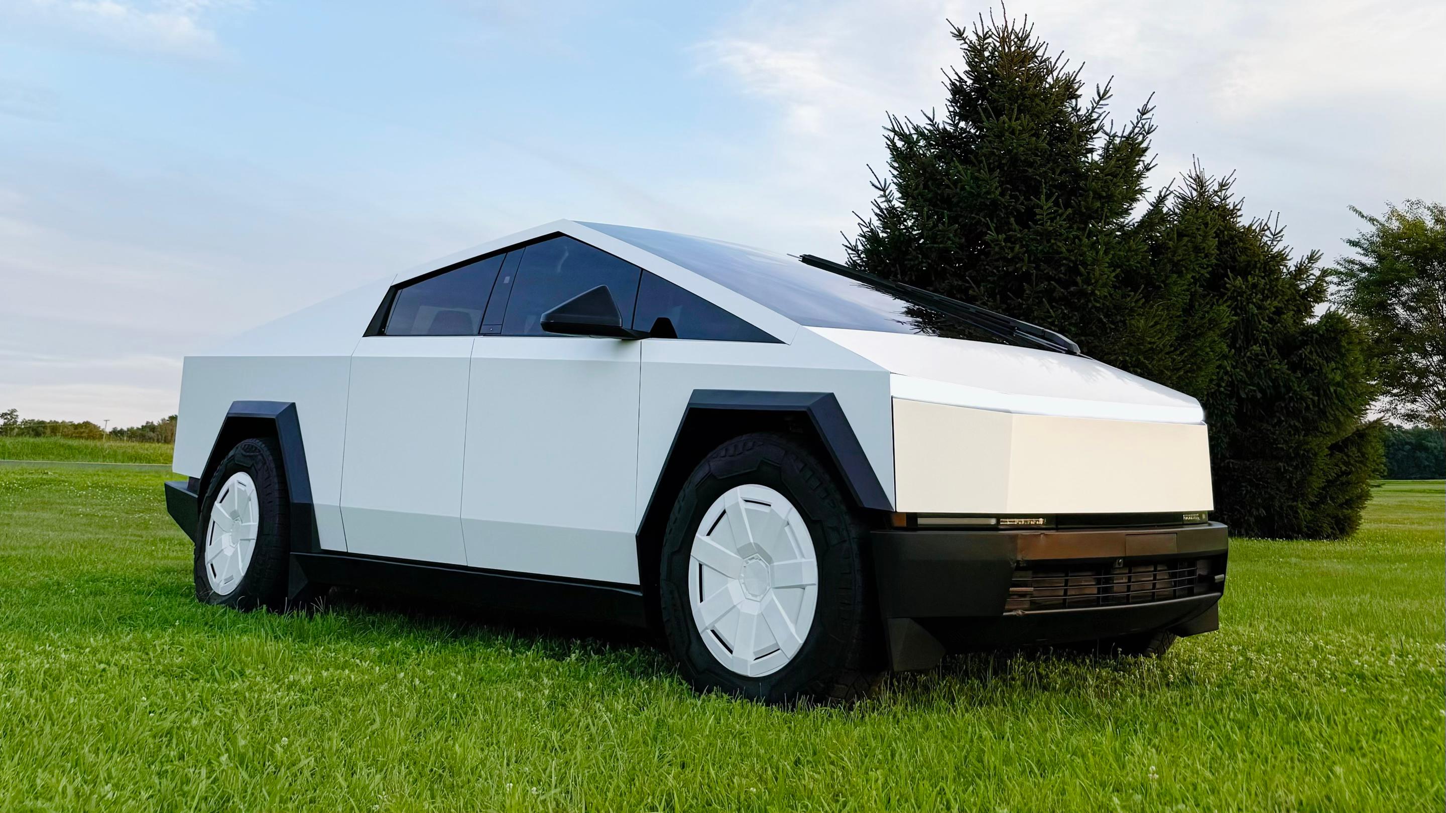 Tesla Cybertruck 2025 in Shrewsbury, NJ
