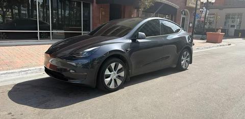 Tesla Model Y 2024
