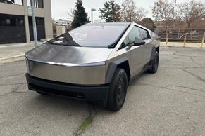 Tesla Cybertruck 2025 in Oakland