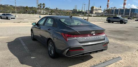 Hyundai Elantra 2024