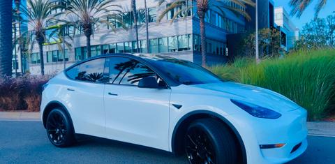 Tesla Model Y 2024