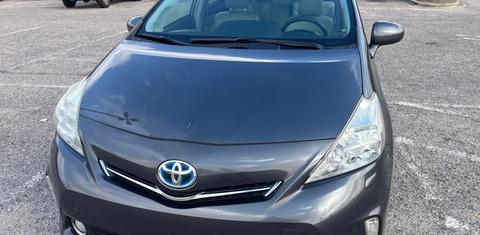 Toyota Prius v 2014