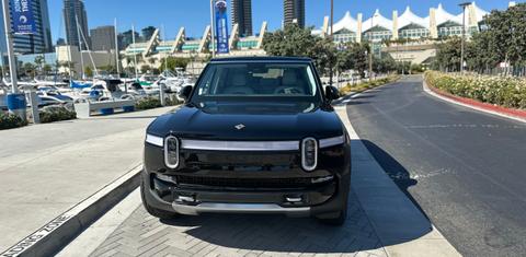 Rivian R1S 2023