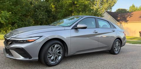 Hyundai Elantra 2024