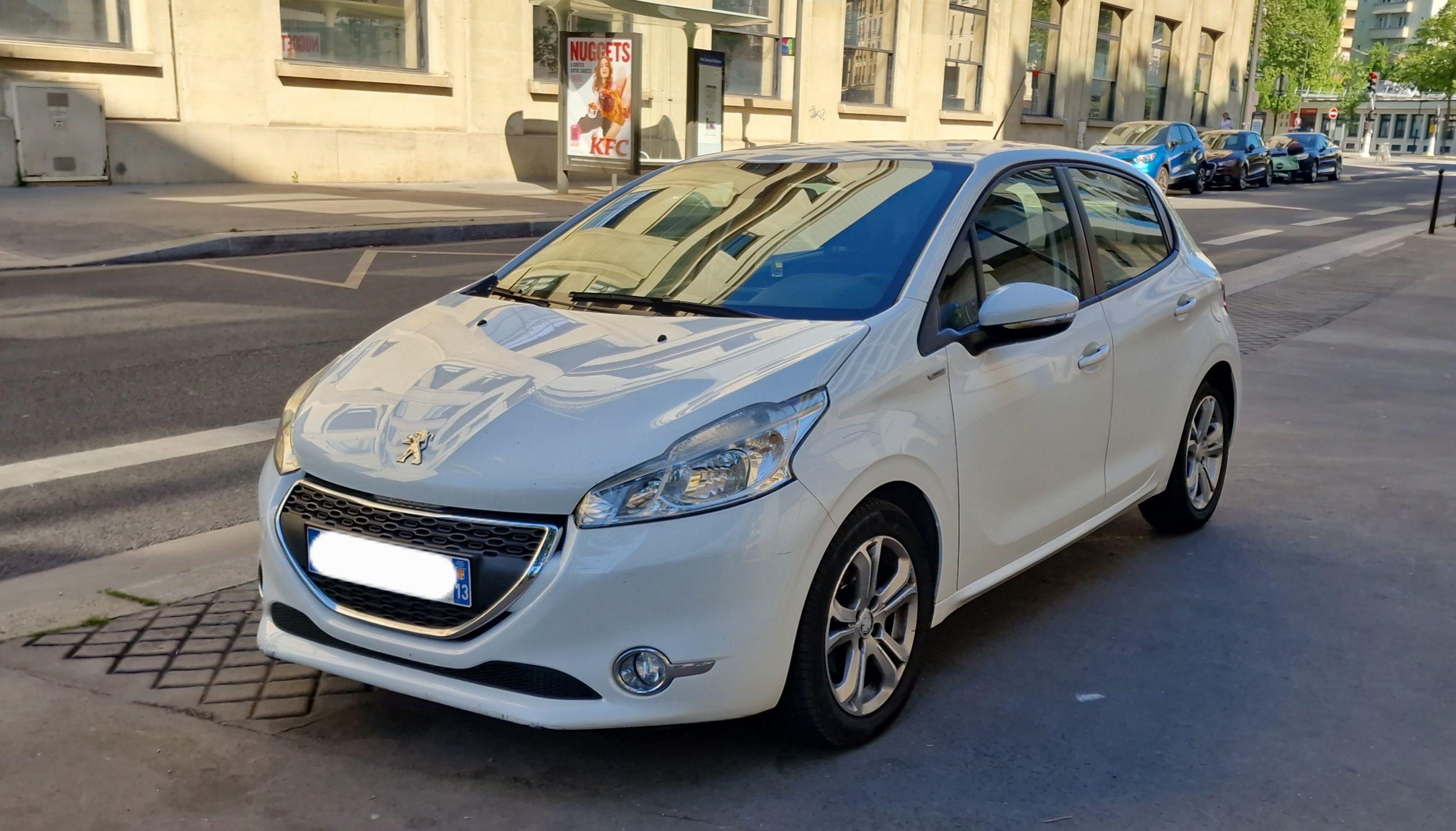 Peugeot 208 2014 à Paris