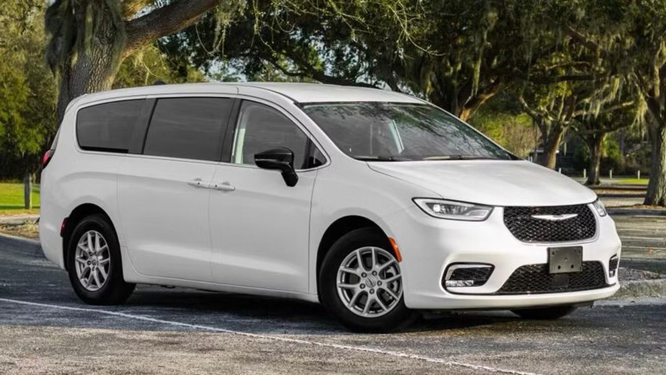 Chrysler Pacifica 2023 in Orlando, FL