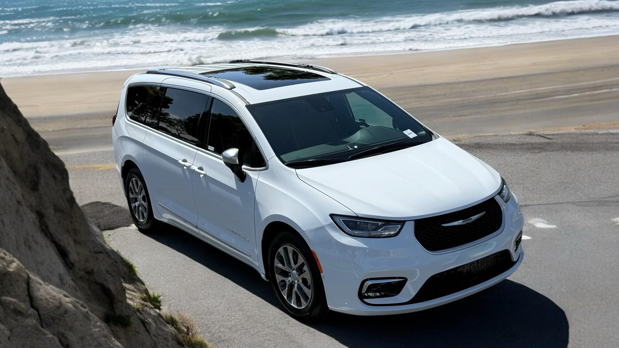 Chrysler Pacifica 2024 in San Diego, CA