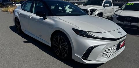 Toyota Camry Hybrid 2026