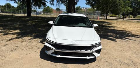 Hyundai Elantra 2024