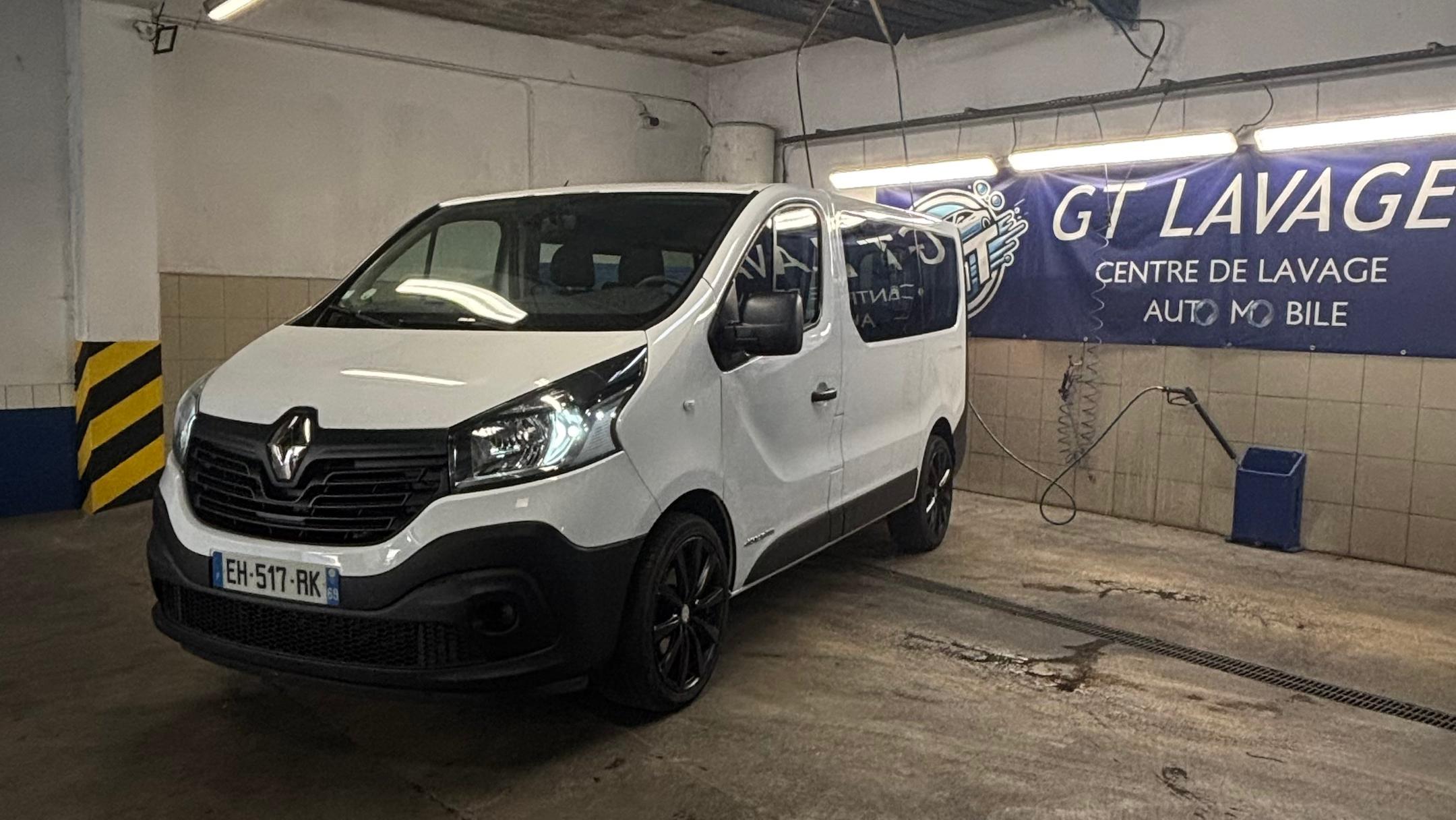 Renault TRAFIC III 2016 à Dijon