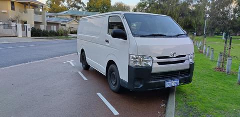 Toyota HIACE 2015
