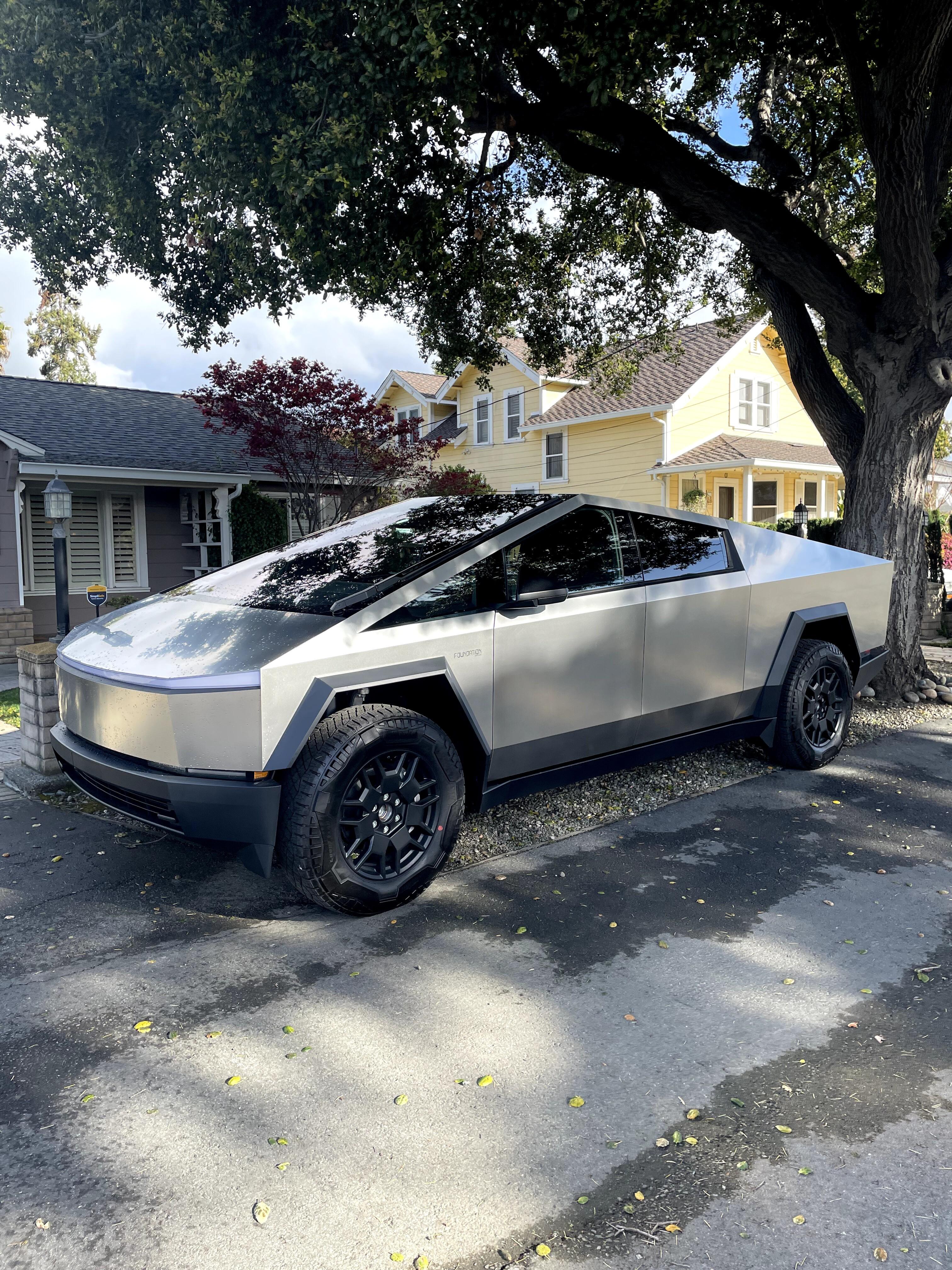 Tesla Cybertruck 2024 in Kenner, LA