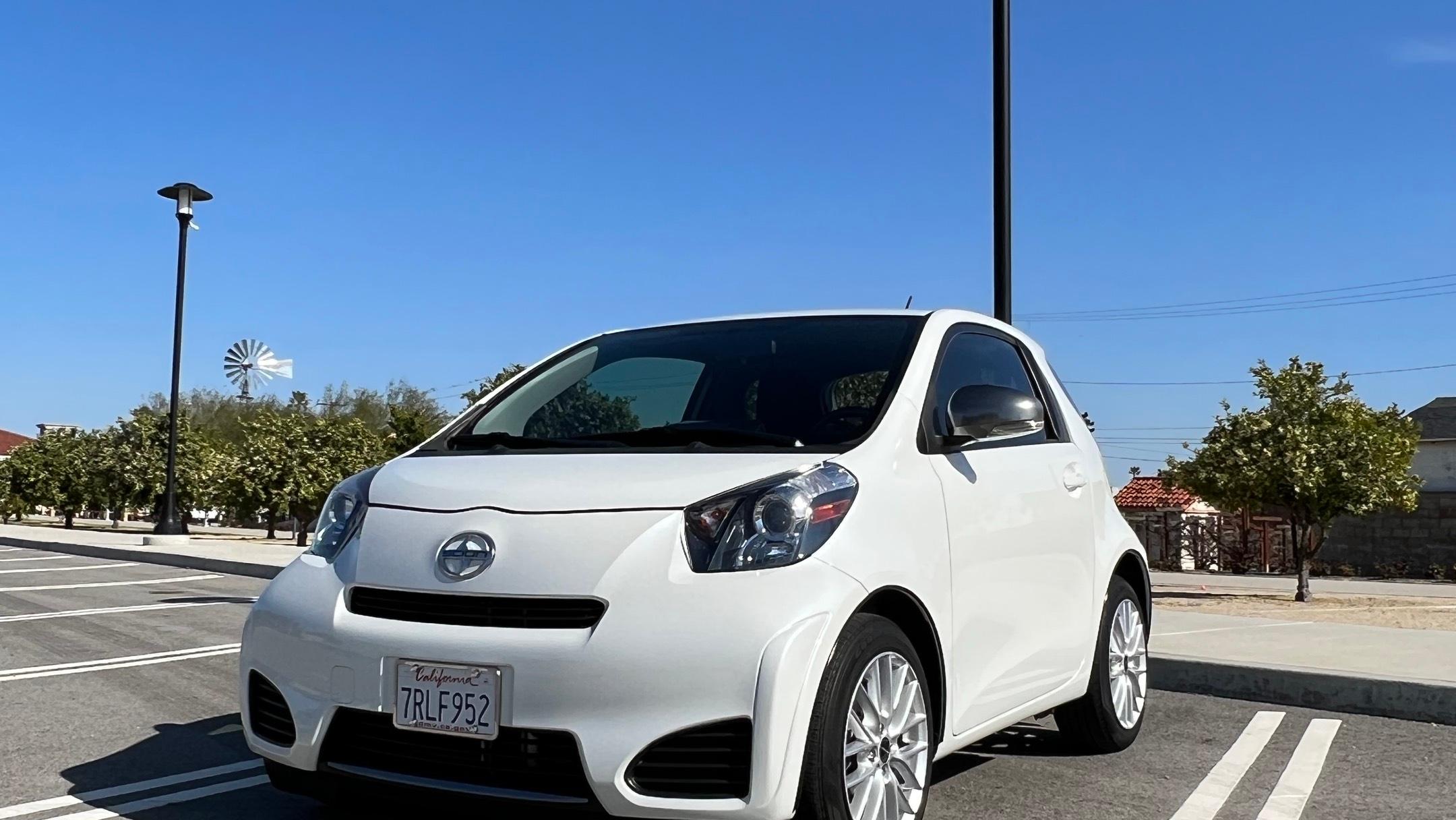 Scion iQ 2012 in Fontana, CA