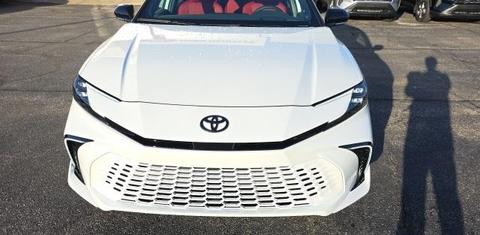 Toyota Camry Hybrid 2026
