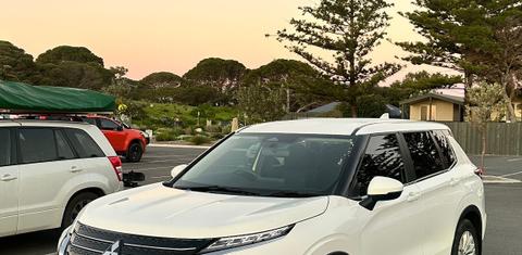 Mitsubishi OUTLANDER 2024