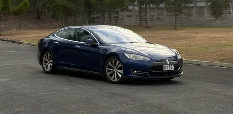 Tesla MODEL S 2015