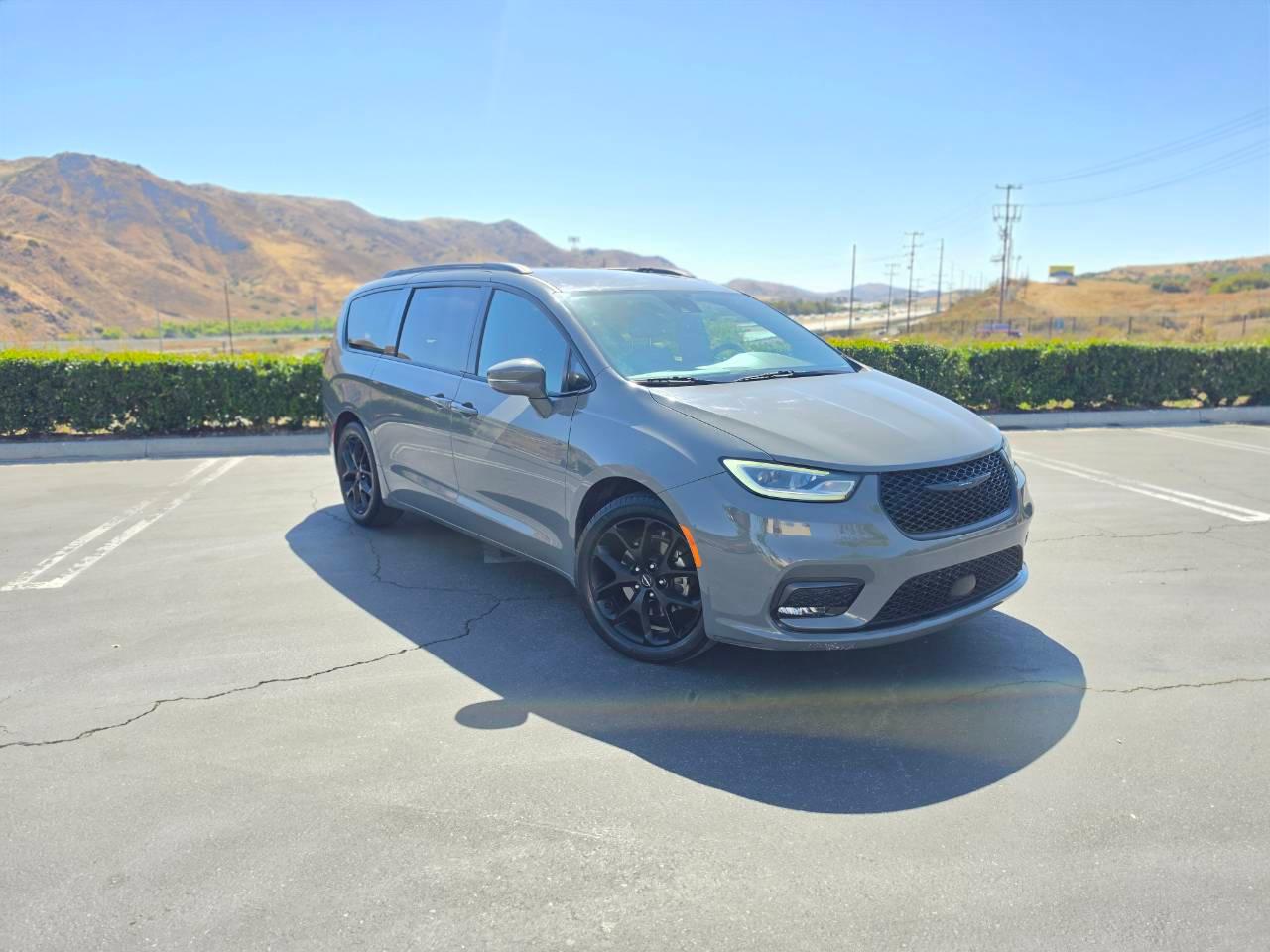 Chrysler Pacifica 2022 in Riverside, CA
