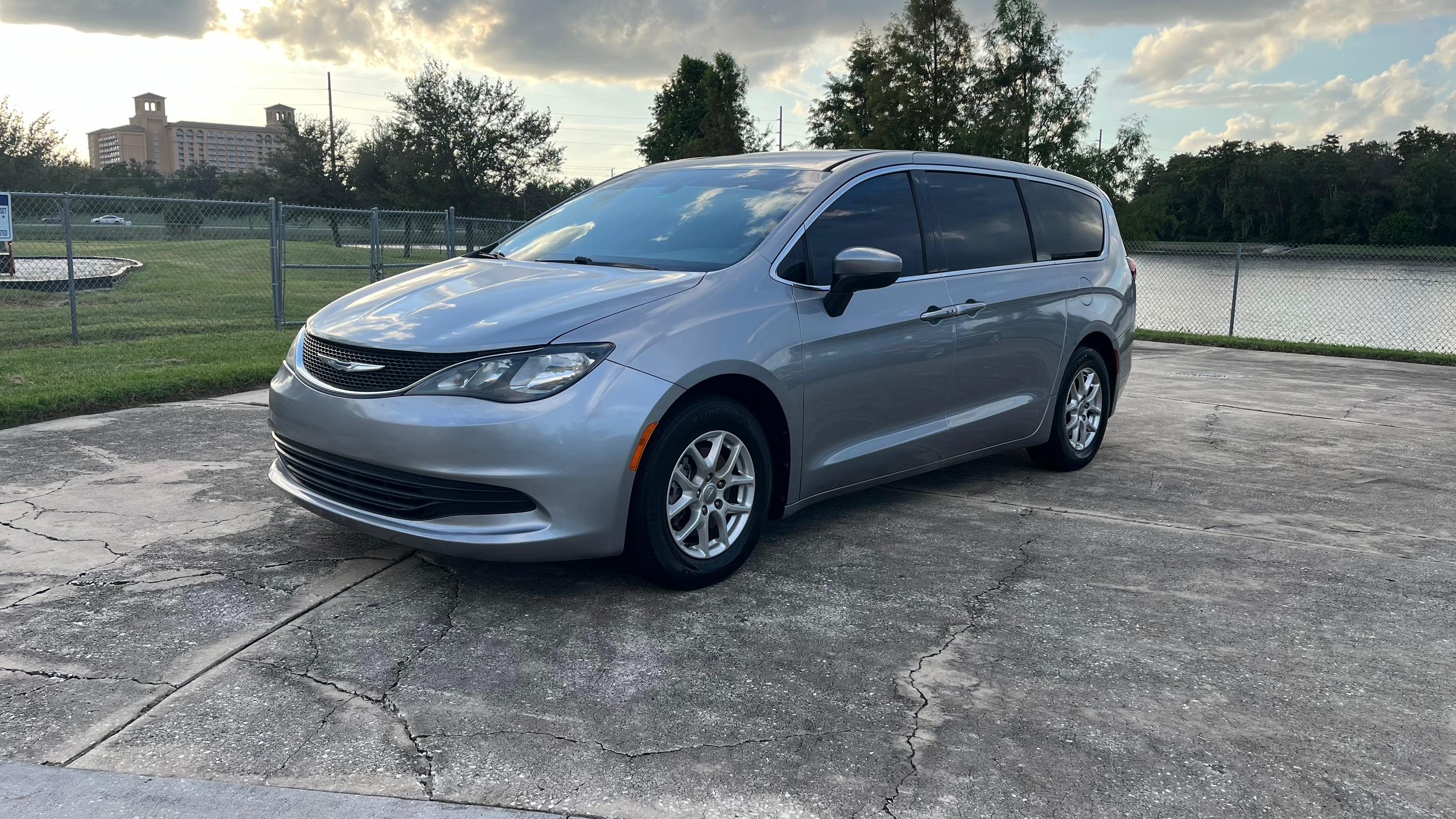 Chrysler Pacifica 2017 in 
