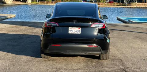Tesla Model Y 2025